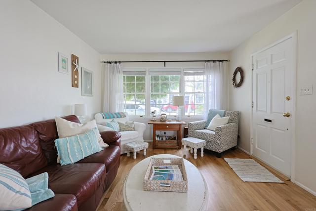 Detail Gallery Image 5 of 48 For 417 5th St, Coronado,  CA 92118 - 3 Beds | 2 Baths