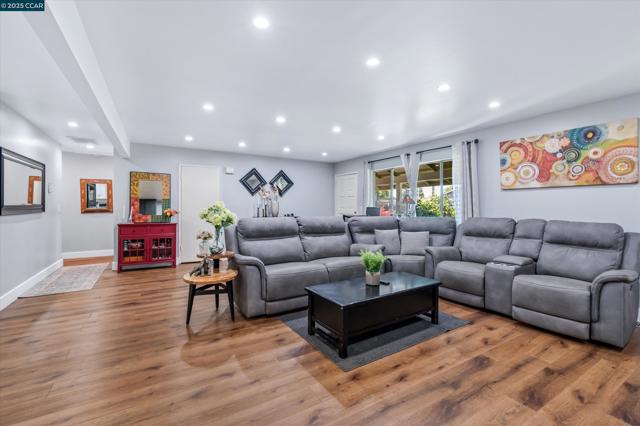 Image 3 of 22 For 8037 Santa Barbara Dr