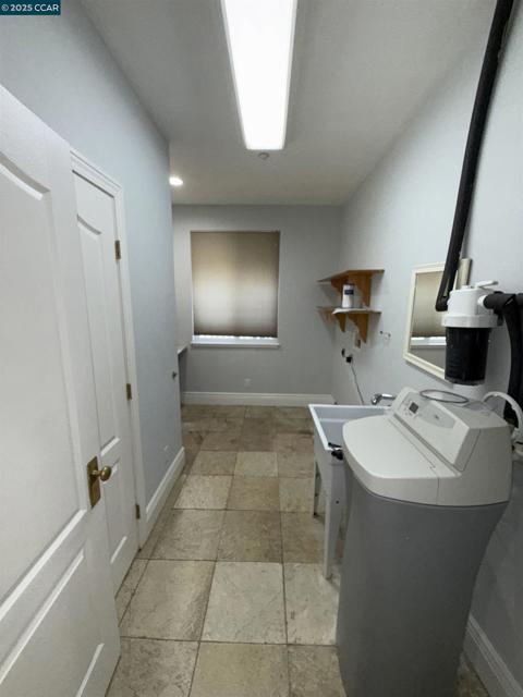 14051 State Highway 4, Byron CA: https://media.crmls.org/mediaz/c4134011-8c60-4ad5-b420-2ec4baf22328.jpg