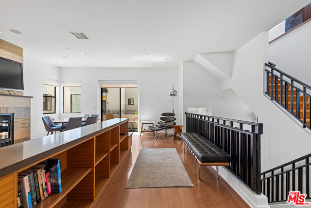 12936 Discovery, Los Angeles CA: https://media.crmls.org/mediaz/c4141d90-eb7c-4c49-80b4-36d6af42f079.jpg