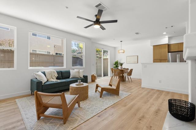 Detail Gallery Image 4 of 23 For 6415 Terraza Portico, Carlsbad,  CA 92009 - 3 Beds | 2/1 Baths