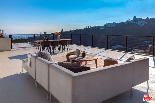 1943 Sunset Plaza Drive, Los Angeles CA: https://media.crmls.org/mediaz/c4164b56-6e59-4941-9e29-e31a114ed551.jpg