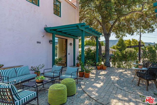 202 Canada Street, Ojai CA: https://media.crmls.org/mediaz/c416804c-9df6-4bd1-8c8b-1ec0cb5609ec.jpg