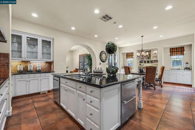 2222 Creekview Pl, Danville CA: https://media.crmls.org/mediaz/c416c268-0743-4450-8673-04cdf5cda950.jpg