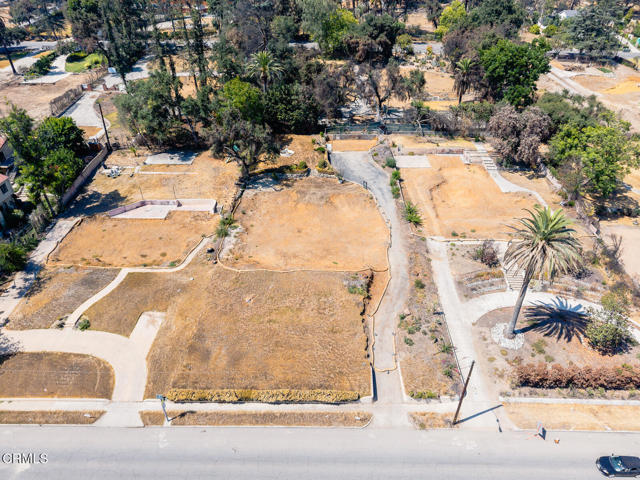 1145 E Altadena Drive, Altadena CA: https://media.crmls.org/mediaz/c416da42-c575-49e4-9e63-0143cd3dae6f.jpg
