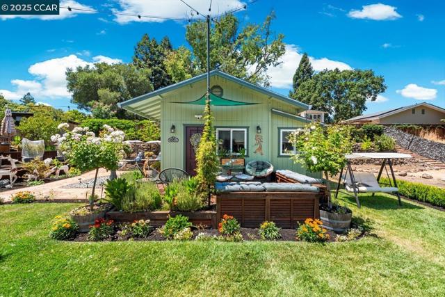 3121 Del Oceano Dr, Lafayette CA: https://media.crmls.org/mediaz/c416e752-14d9-43e1-ae17-8f2ce8486a58.jpg