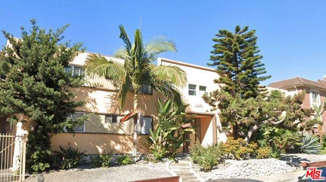 11829 Kiowa Avenue, Los Angeles CA: https://media.crmls.org/mediaz/c4173746-792b-4270-9d5b-de533b3485fc.jpg