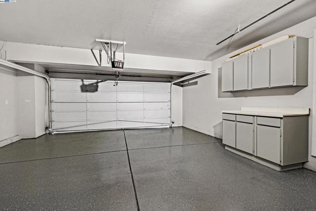 1410 Groth Cir, Pleasanton CA: https://media.crmls.org/mediaz/c41791d7-859e-47e5-afa8-ea263a76d1cc.jpg