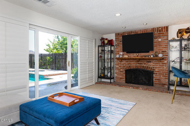 18845 Braemore Road, Porter Ranch CA: https://media.crmls.org/mediaz/c4182762-303b-4bc5-b7c4-978a3161a0c1.jpg