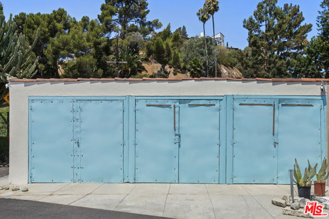 4015 Shelburn Court, Los Angeles CA: https://media.crmls.org/mediaz/c418a8ce-6048-4a26-9973-74b73f25bb80.jpg