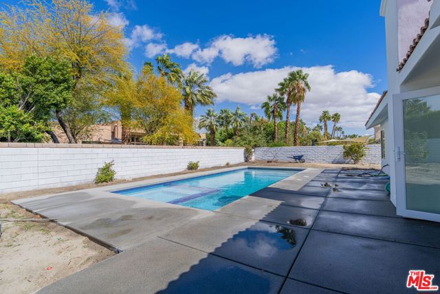 Image 40 of 44 For 70725 Ironwood Drive