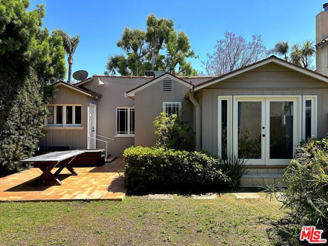 9019 Rosewood Avenue, West Hollywood CA: https://media.crmls.org/mediaz/c419fef7-42f9-4499-a6ae-84d8a4d33b60.jpg
