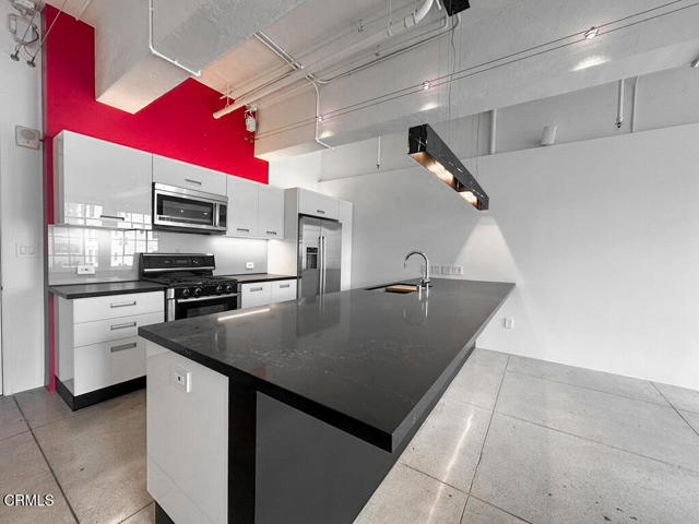 746 S Los Angeles Street, Los Angeles CA: https://media.crmls.org/mediaz/c41b80d6-5199-4219-8668-edebd2b0ac52.jpg