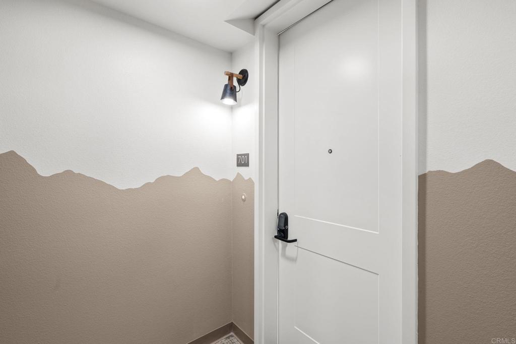 https://media.crmls.org/mediaz/c41c1eb8-4554-4898-b5e5-9e27abfa86a4.jpg?preset=X-Large