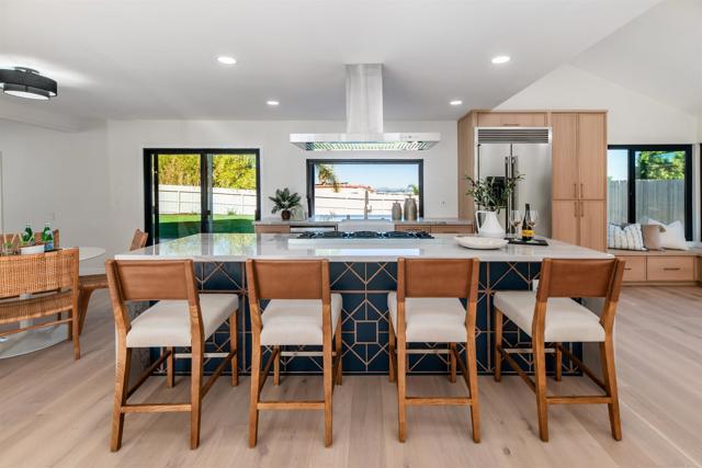 Detail Gallery Image 4 of 47 For 2568 Abedul St, Carlsbad,  CA 92009 - 4 Beds | 3/1 Baths