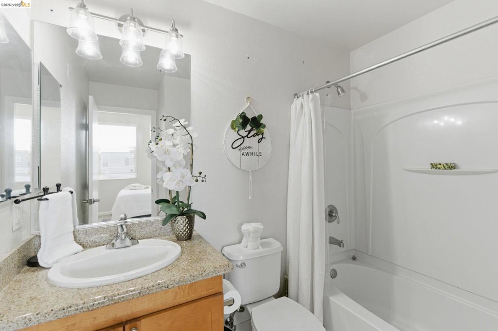 https://media.crmls.org/mediaz/c41d1dba-eb28-467a-b0e1-a0597f08e64a.jpg?preset=X-Large