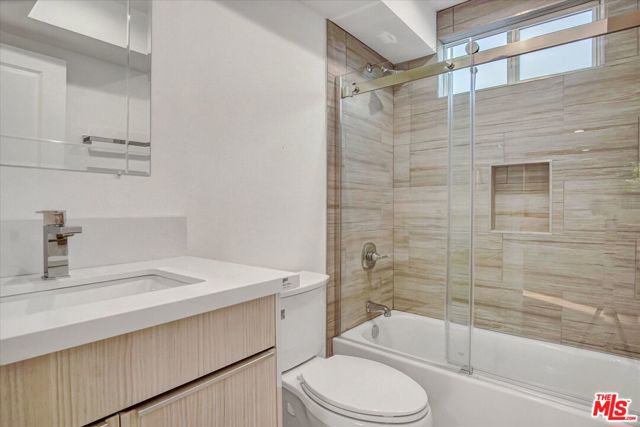2419 S Cochran Avenue, Los Angeles CA: https://media.crmls.org/mediaz/c41d619c-7851-449f-a3bb-6f7de9b5b272.jpg