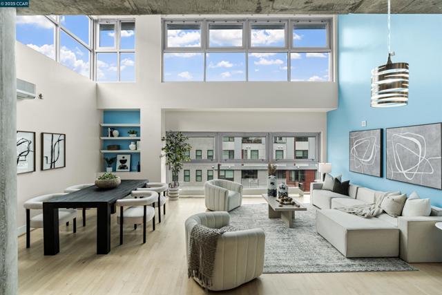 311 Oak St, Oakland CA: https://media.crmls.org/mediaz/c41d85d1-969d-4e9f-9c91-d3c34d92837d.jpg