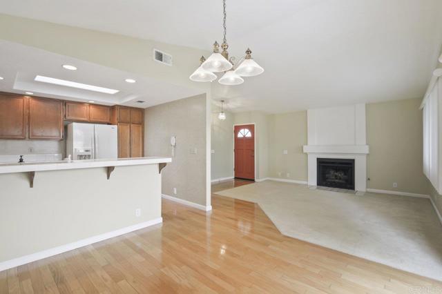 4065 Caminito Davila, San Diego CA: https://media.crmls.org/mediaz/c41d9efa-66ce-4bb2-819f-f490b92c5b51.jpg