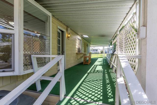 Covered Side Patio!
