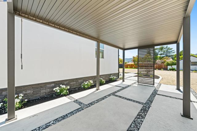 1038 Division St, Pleasanton CA: https://media.crmls.org/mediaz/c41e437a-7c3f-4ee3-9eed-b1269fdb67ac.jpg