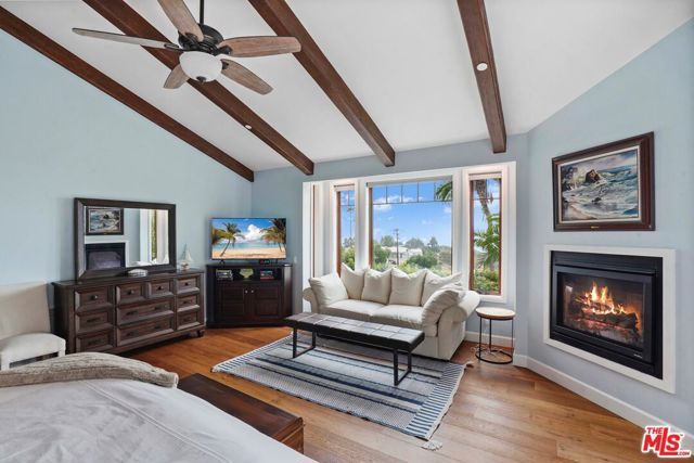 30119 Harvester Road, Malibu CA: https://media.crmls.org/mediaz/c41e663f-160e-4a66-b801-e273d8440272.jpg