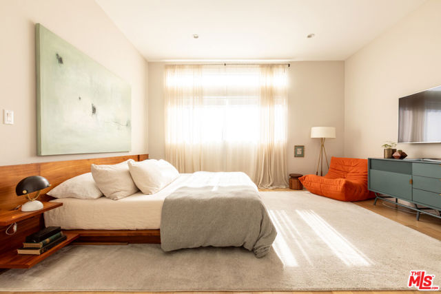 1201 N Las Palmas Avenue, Los Angeles CA: https://media.crmls.org/mediaz/c41ef6ff-68f1-48a1-9e52-02ffbe89a15f.jpg