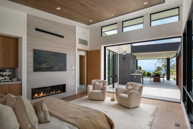 722 Amphitheatre Dr, Del Mar CA: https://media.crmls.org/mediaz/c41fb2a7-5c62-4ecf-bb9c-9fb2d3d4c8a6.jpg