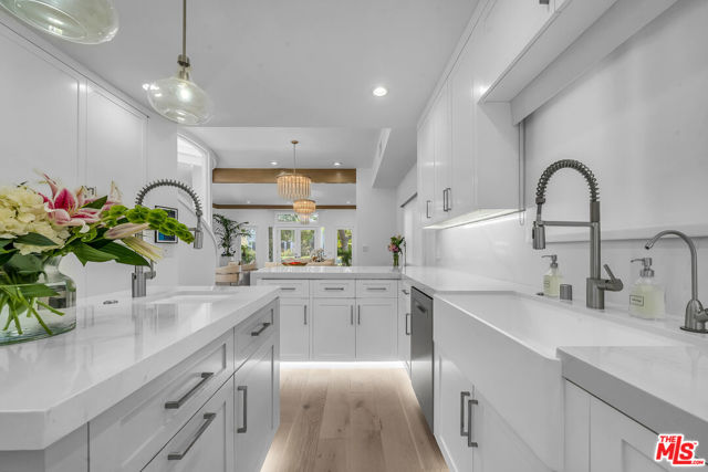 Image 15 of 43 For 2620 Grand Canal