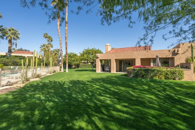 48629 Sundrop Court, Palm Desert CA: https://media.crmls.org/mediaz/c42010db-37be-4a07-8fc3-276028e43319.jpg