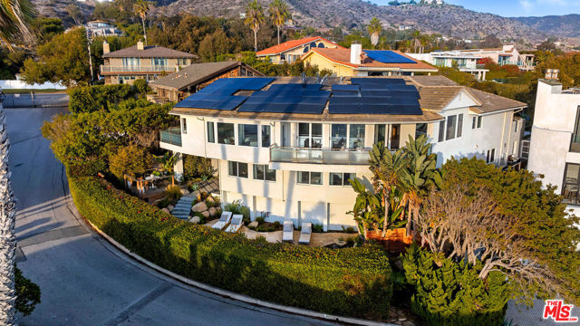 31558 Victoria Point Road, Malibu CA: https://media.crmls.org/mediaz/c4209f03-4350-4fb4-b066-d826f12c8107.jpg