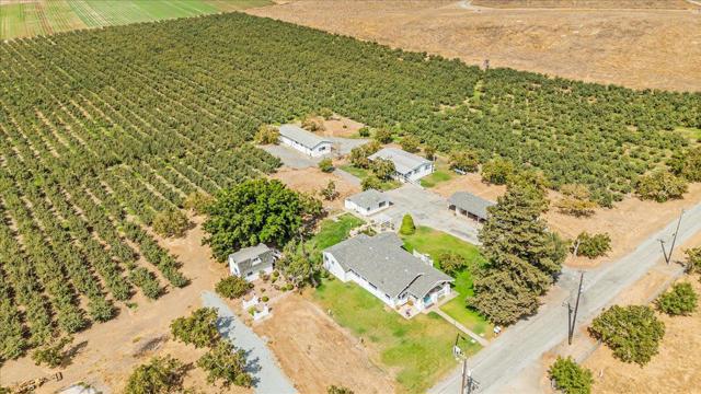 4125 Prunedale Avenue, Gilroy CA: https://media.crmls.org/mediaz/c42155dd-b4d9-4790-952b-2a8cd882eda4.jpg