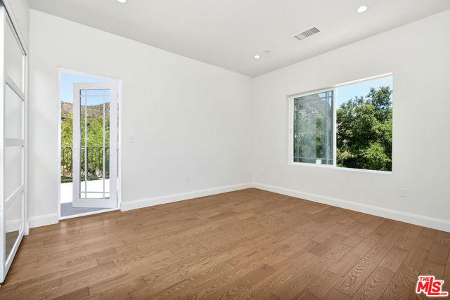 29677 Mulholland Highway, Agoura Hills CA: https://media.crmls.org/mediaz/c4216eb8-8986-4751-8cc7-ff917f2d516b.jpg