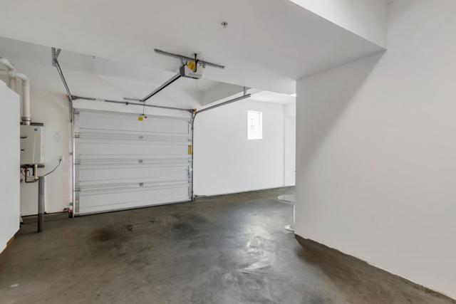 636 Bair Island Road, Redwood City CA: https://media.crmls.org/mediaz/c421700d-6c47-48fb-805e-ef6cb5a63730.jpg