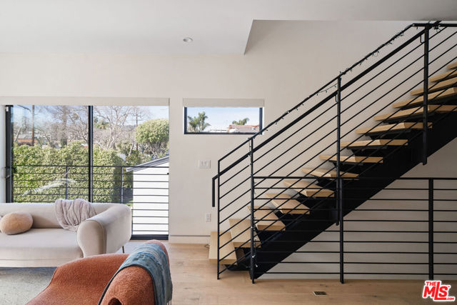 820 N Formosa Avenue, Los Angeles CA: https://media.crmls.org/mediaz/c421d780-07cc-4a41-8249-3af2a95d67a1.jpg