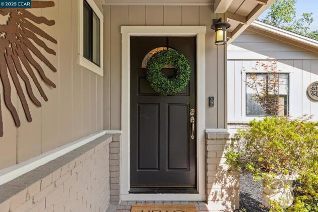 3081 Walnut Blvd, Walnut Creek CA: https://media.crmls.org/mediaz/c421f8d7-09a0-469d-8907-7ffce24969e5.jpg
