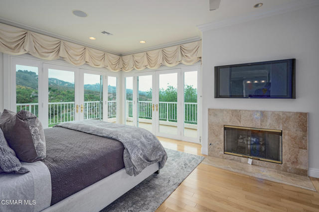 7111 Los Coyotes Place, Camarillo CA: https://media.crmls.org/mediaz/c422089b-dcd5-4ad9-9454-c1951c55d684.jpg