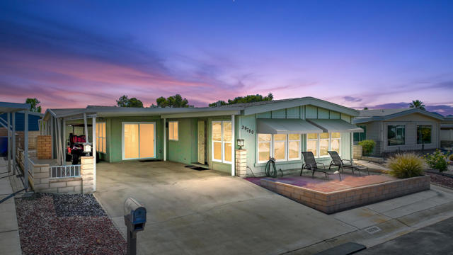 39780 Black Mesa Lane, Palm Desert CA: https://media.crmls.org/mediaz/c422aec4-0422-4f0a-a572-137f5afacea4.jpg