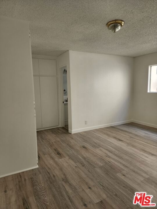 18547 Collins Street, Tarzana CA: https://media.crmls.org/mediaz/c422b594-dc41-41f1-92d9-9df766068c7b.jpg