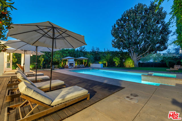 10424 Valley Spring Lane, Toluca Lake CA: https://media.crmls.org/mediaz/c422c39c-7f45-42b8-854e-e59618fa94c3.jpg