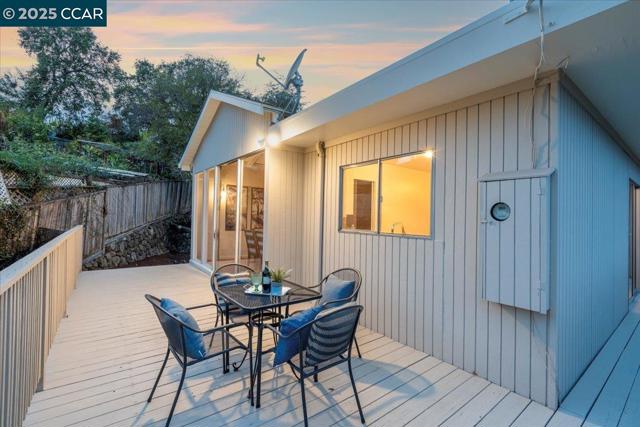 3503 Highland Ave, Redwood City CA: https://media.crmls.org/mediaz/c423fa3f-3725-493d-a368-2b2e2101c2a4.jpg