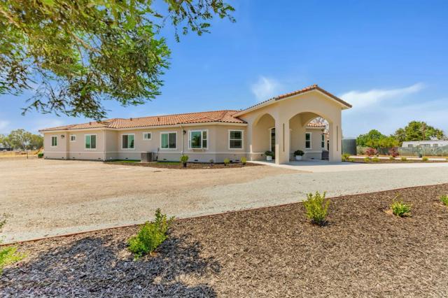 10055 Foothill Avenue, Gilroy CA: https://media.crmls.org/mediaz/c424496e-9237-4242-b972-60bce58d6556.jpg