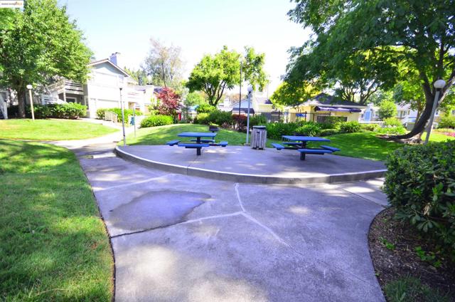 2915 N Texas St, Fairfield CA: https://media.crmls.org/mediaz/c4249b53-1fa0-4868-aea5-e134413857e7.jpg