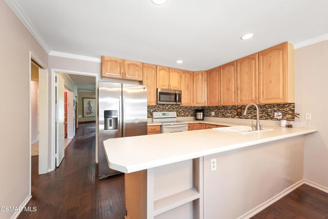 1122 Canterford Circle, Westlake Village CA: https://media.crmls.org/mediaz/c4252566-726c-46d7-b416-65984598d190.jpg