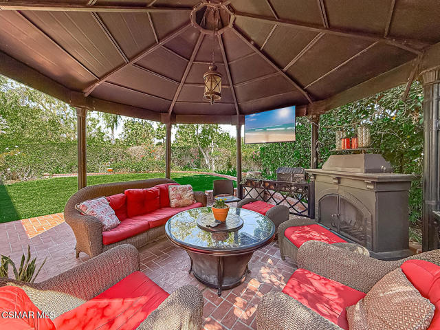 2848 Bayham Cir, Thousand Oaks CA: https://media.crmls.org/mediaz/c425d51f-4fec-46a0-8ba0-b69101bf3ccc.jpg