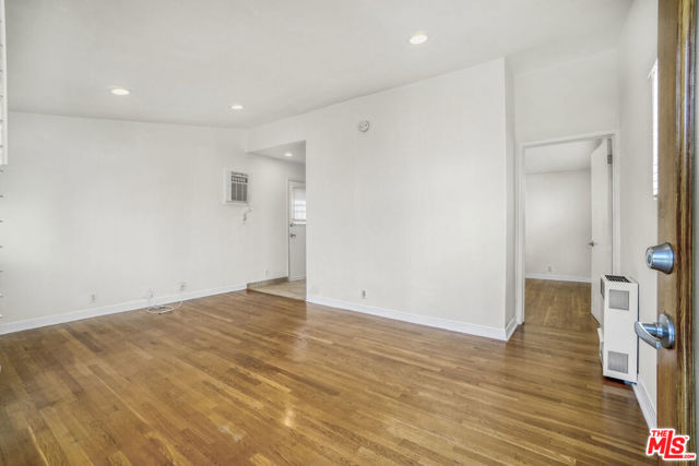 2404 Ocean Park Boulevard, Santa Monica CA: https://media.crmls.org/mediaz/c425d5ca-a1f0-40b4-bb7d-00c720f80547.jpg