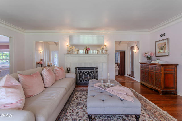 2727 Hollister Terrace, Glendale CA: https://media.crmls.org/mediaz/c42605a9-d03d-4587-ab14-36abbc79d71f.jpg