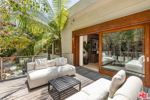 1188 Brooklawn Drive, Los Angeles CA: https://media.crmls.org/mediaz/c4260f3f-0b3b-41dc-ba63-8135b21a0f8e.jpg