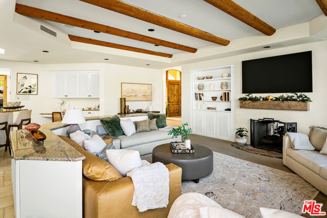 136 Netas Drive, Palm Desert CA: https://media.crmls.org/mediaz/c4265b32-3987-4943-965e-8bcf3160b697.jpg