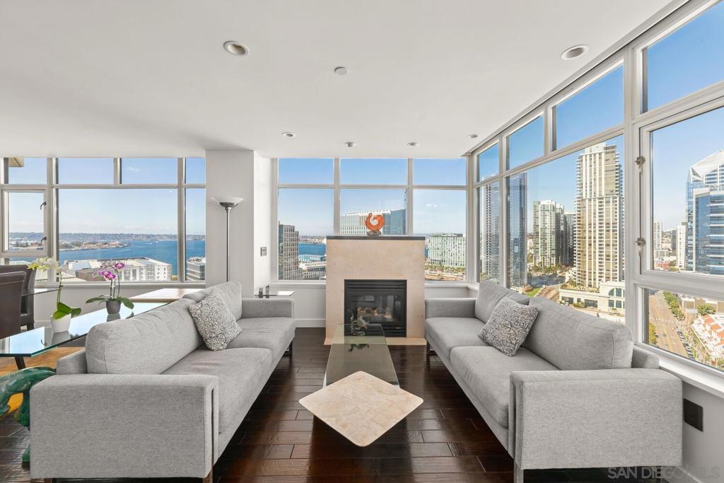 700 W Harbor #2101